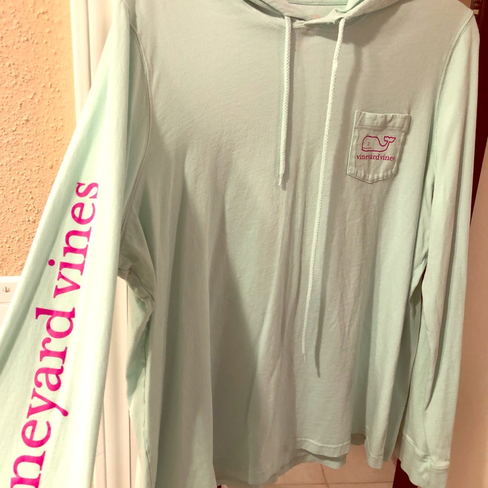 Vineyard vines t shirt hoodie